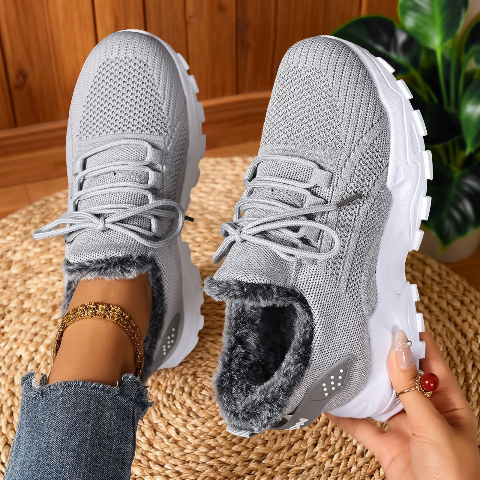 Alina™ - Lässige, leichte Fleece-Sneaker mit Schnürung - Image 4