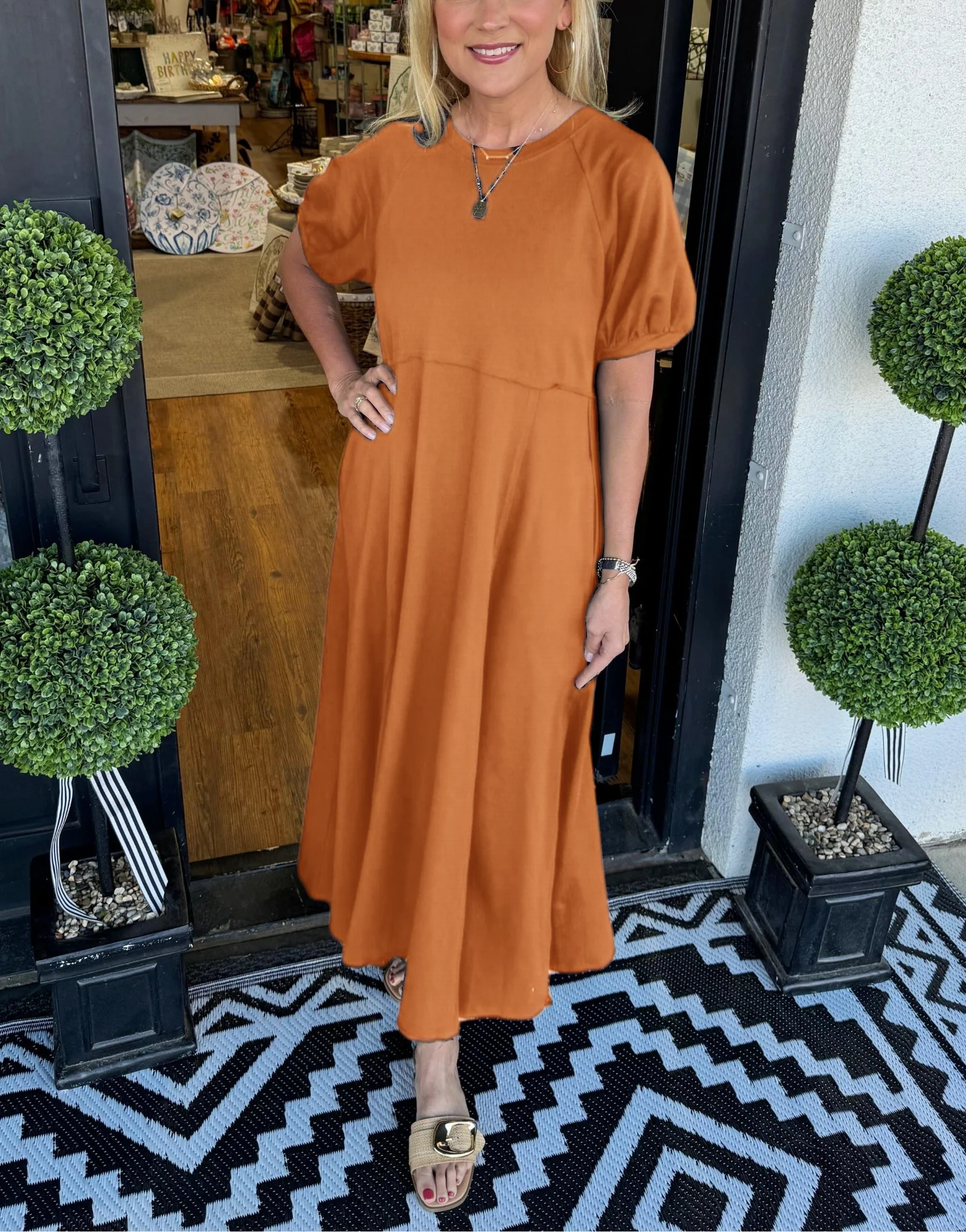 Elegantes Maxi-Kleid mit Puffärmeln und Rundhalsausschnitt - Image 6