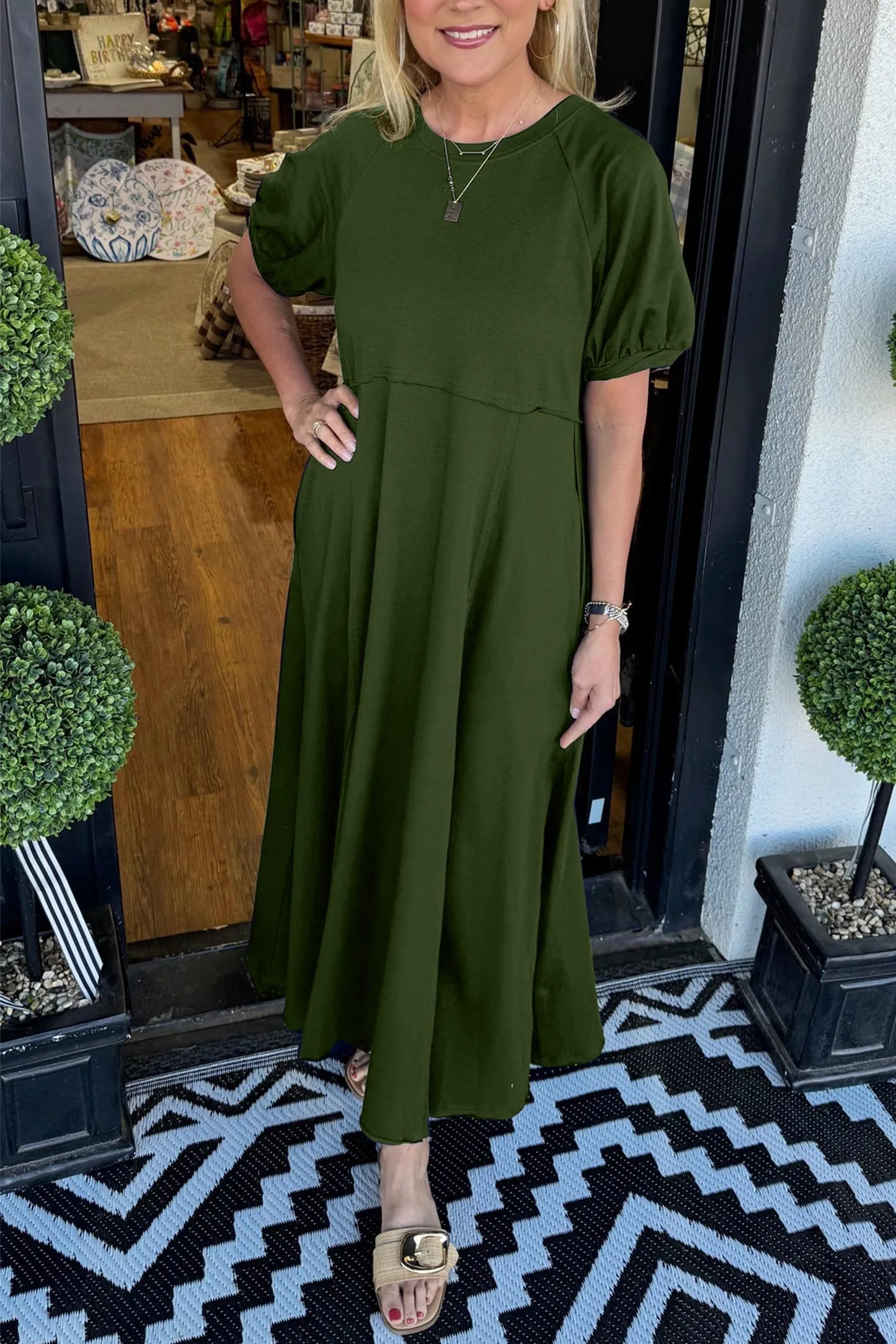 Elegantes Maxi-Kleid mit Puffärmeln und Rundhalsausschnitt - Image 7