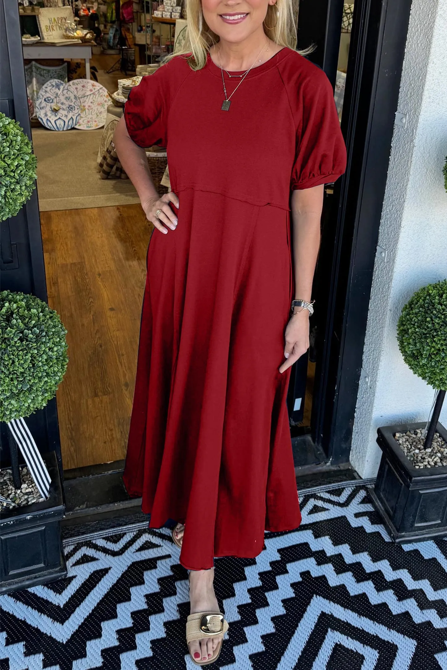 Elegantes Maxi-Kleid mit Puffärmeln und Rundhalsausschnitt - Image 9
