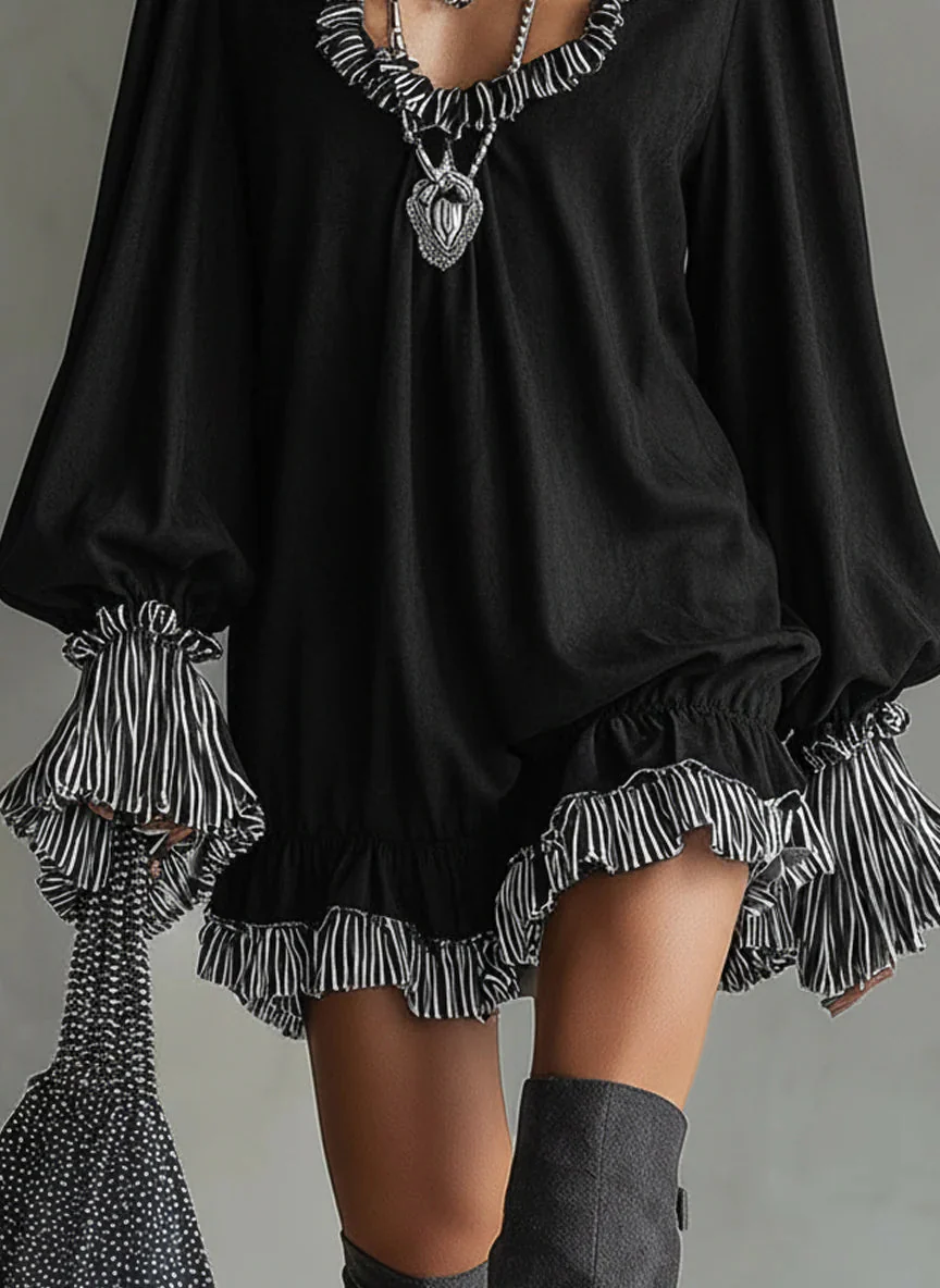 Faux-Suede-Minikleid mit schwarzen Streifen und Rüschendetails - Image 4