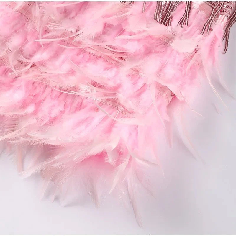 Figurschmeichelndes Feder-Minikleid - Image 9