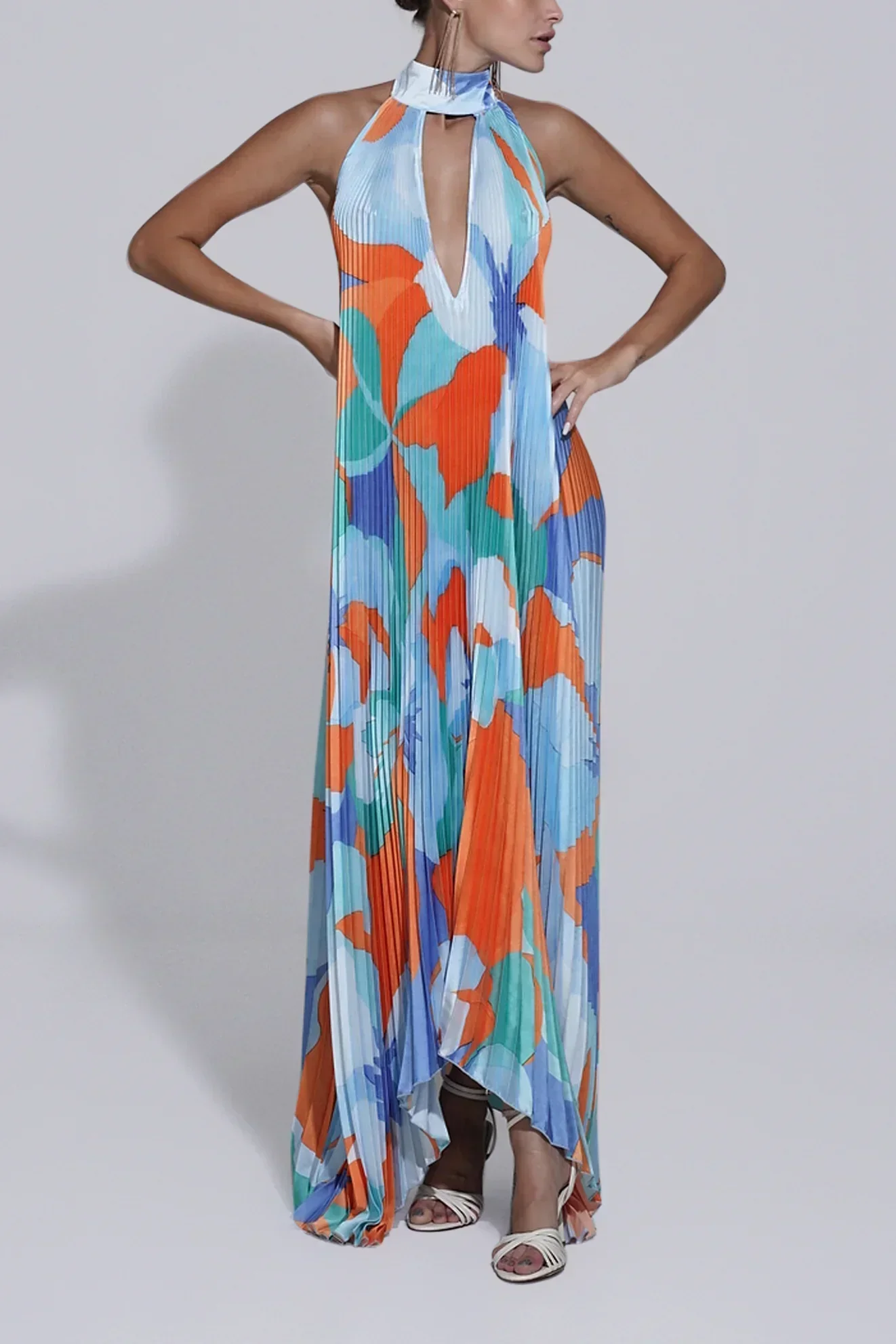 Isla – Elegantes Halter Plissiertes Maxikleid