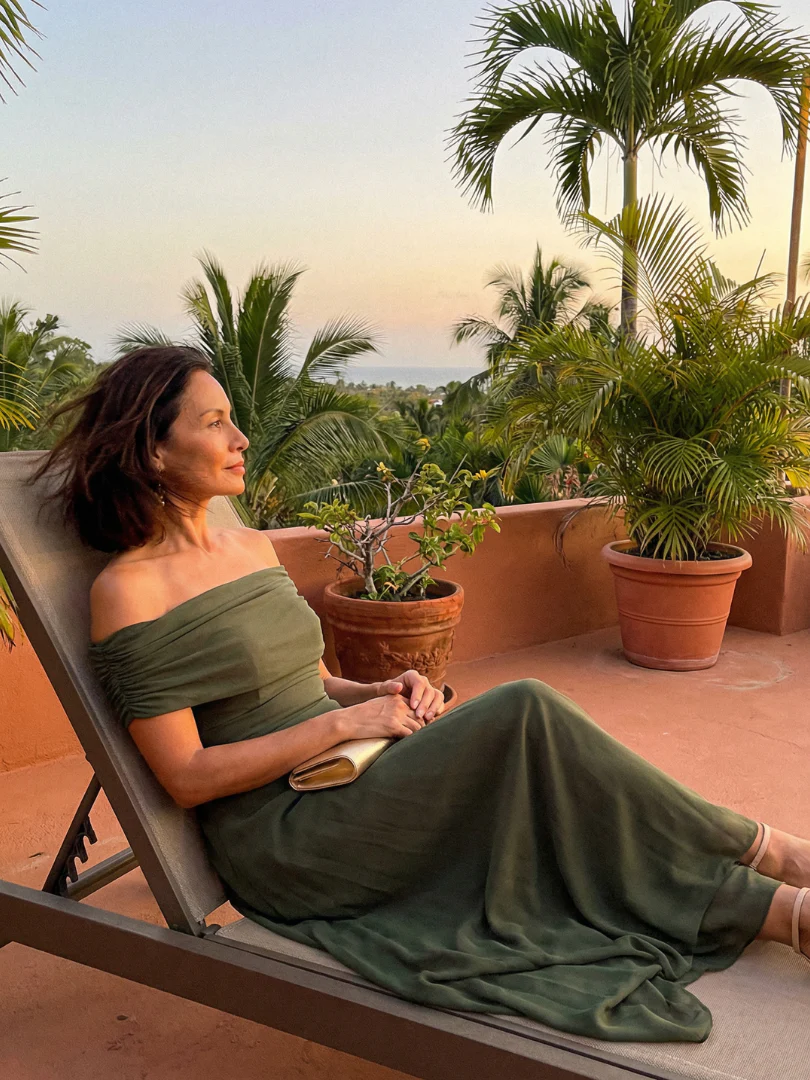 Juni | Off-Shoulder Drapiertes Midi-Kleid - Image 12