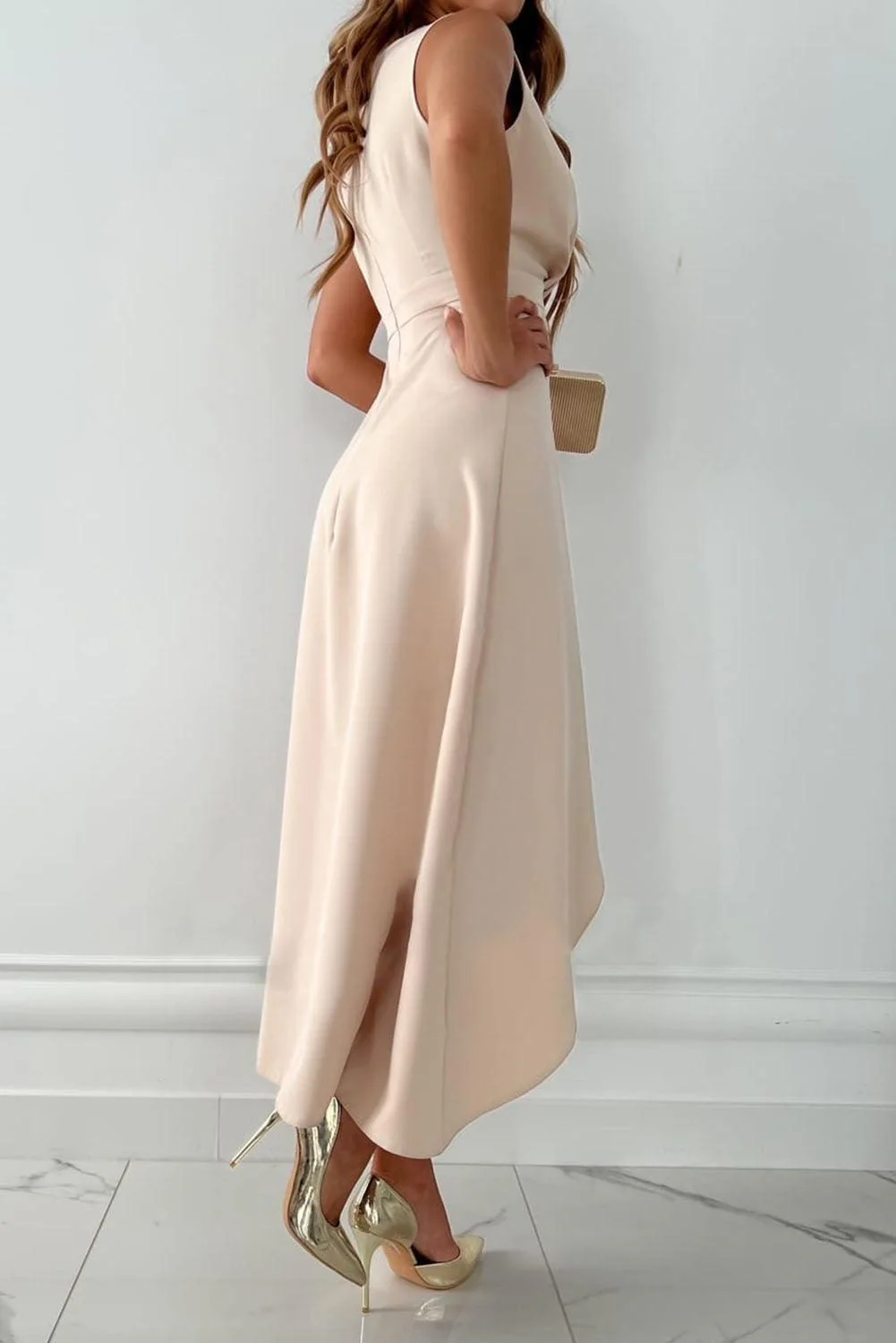Lila – Schickes Wickel-V-Ausschnitt Midi-Kleid - Image 2