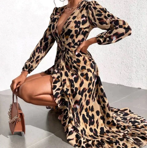 Lisandra | Elegantes Kleid mit V-Ausschnitt - Image 4