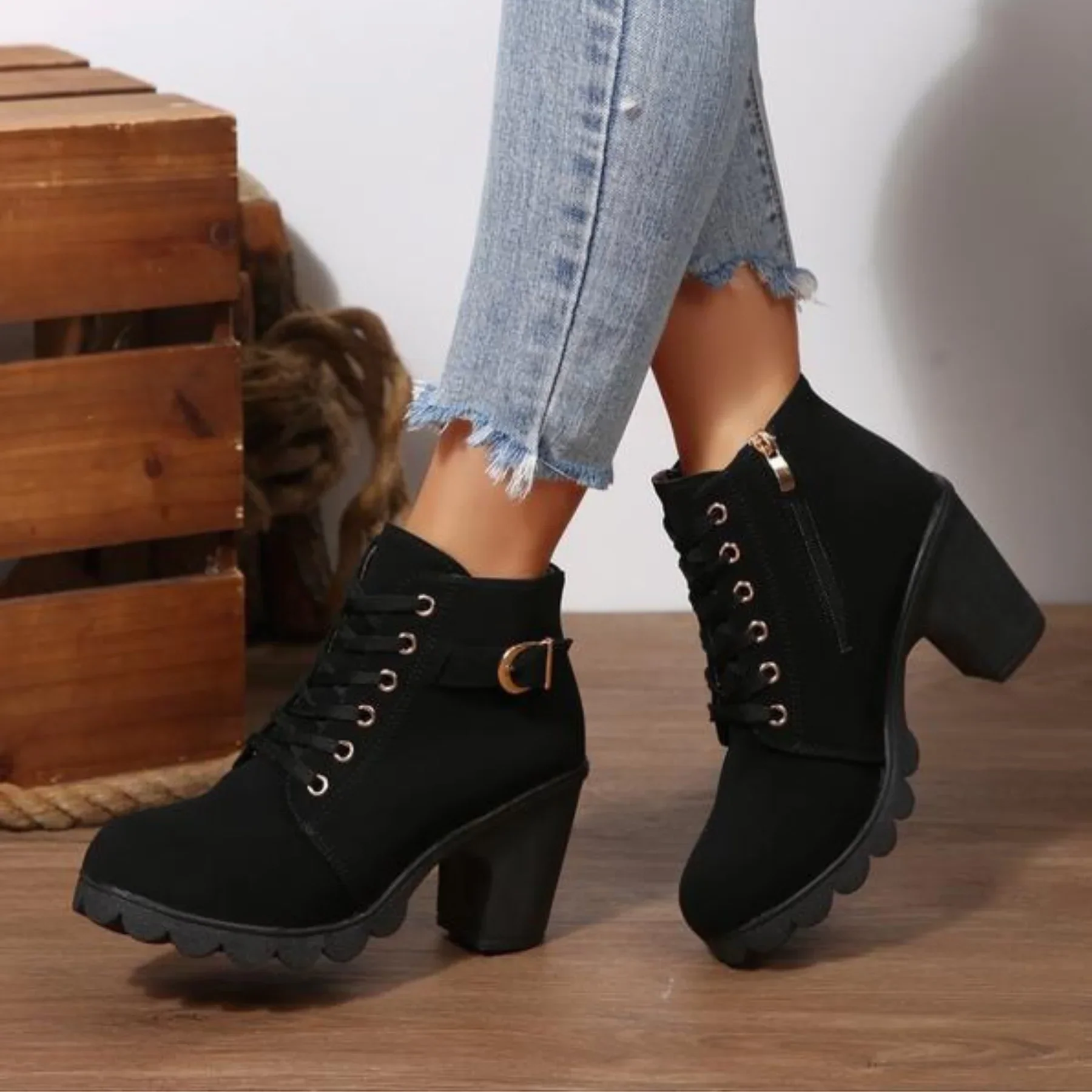 Mina™ - Schicke Schnürstiefeletten mit Metallschnalle