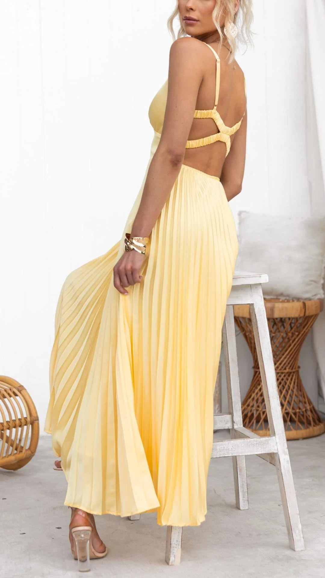 Nayeli - Elegantes Plissee V-Ausschnitt Maxikleid - Image 4