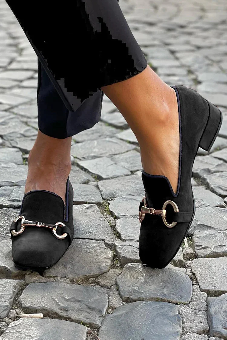 SCHWARZE LOAFERS MIT GOLDENEM BIT