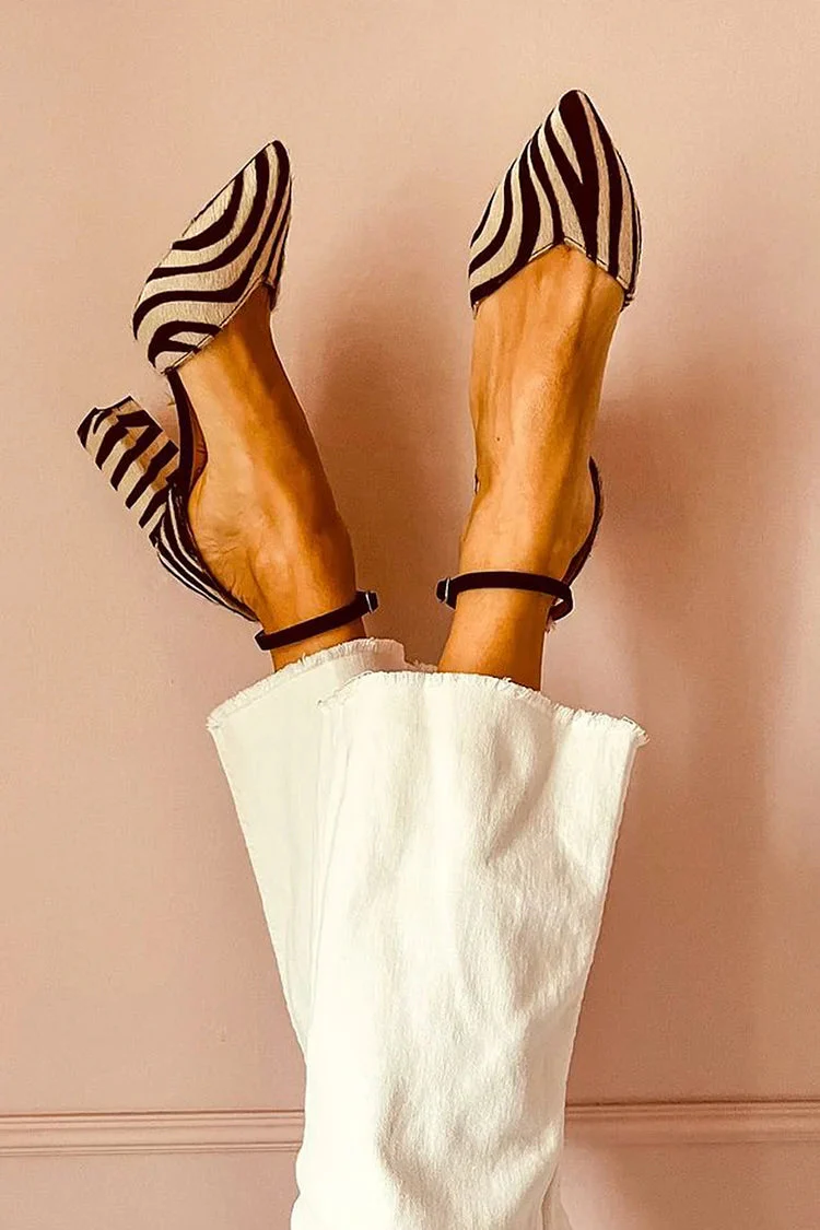 ZEBRA-PRINT SPITZTOE PUMPS MIT KNÖCHELGURT